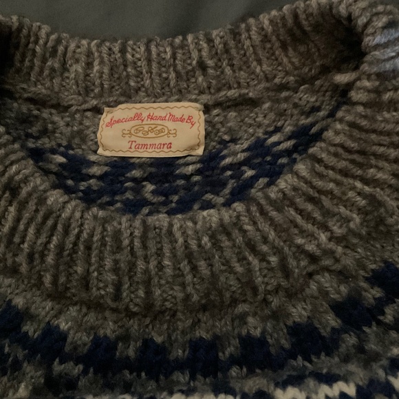 BRAND BY TAMMARA  SWEATER Hand Knitted - Picture 2 of 8